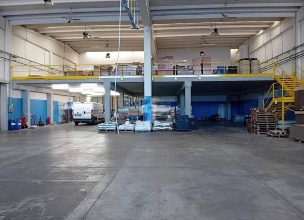locale commerciale in affitto a Cesano Maderno