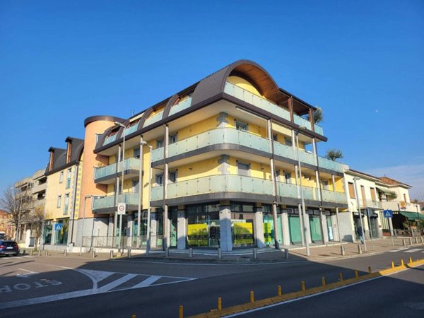 negozio in affitto a Cesano Maderno