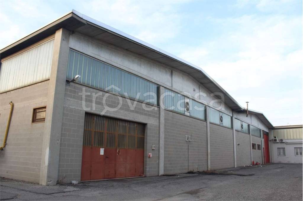 locale commerciale in affitto a Cesano Maderno