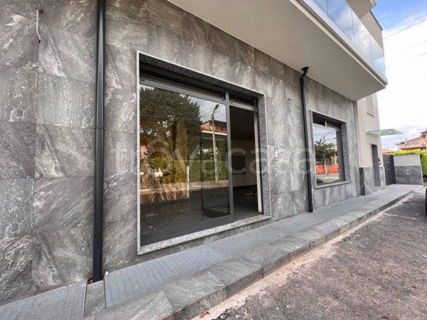 negozio in affitto a Cesano Maderno