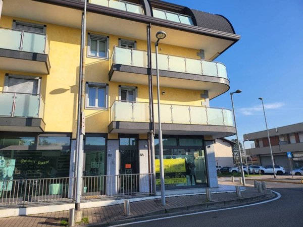 negozio in affitto a Cesano Maderno