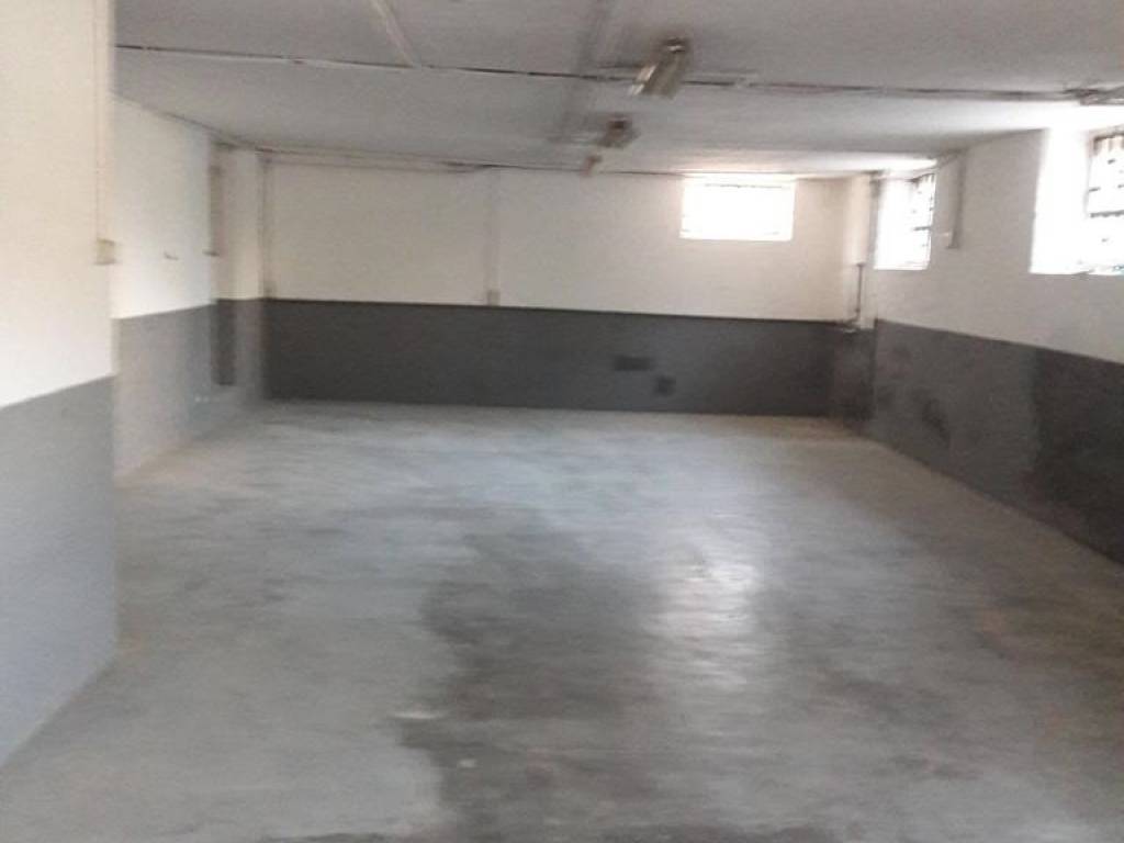 locale commerciale in affitto a Cesano Maderno in zona Binzago