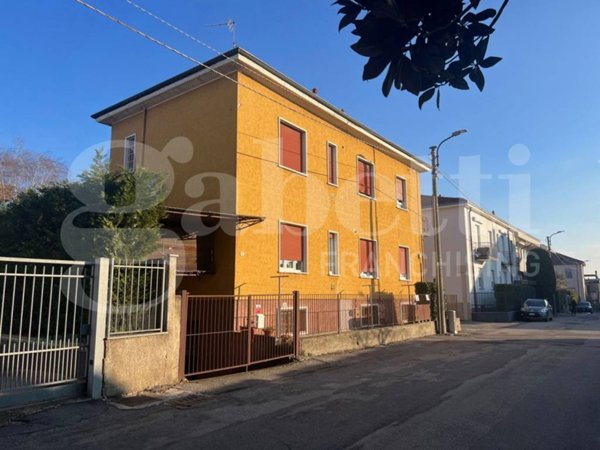 locale di sgombero in affitto a Cesano Maderno