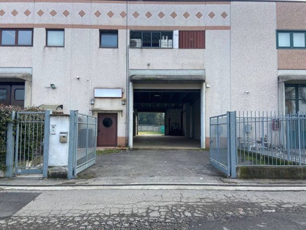 locale commerciale in affitto a Cesano Maderno