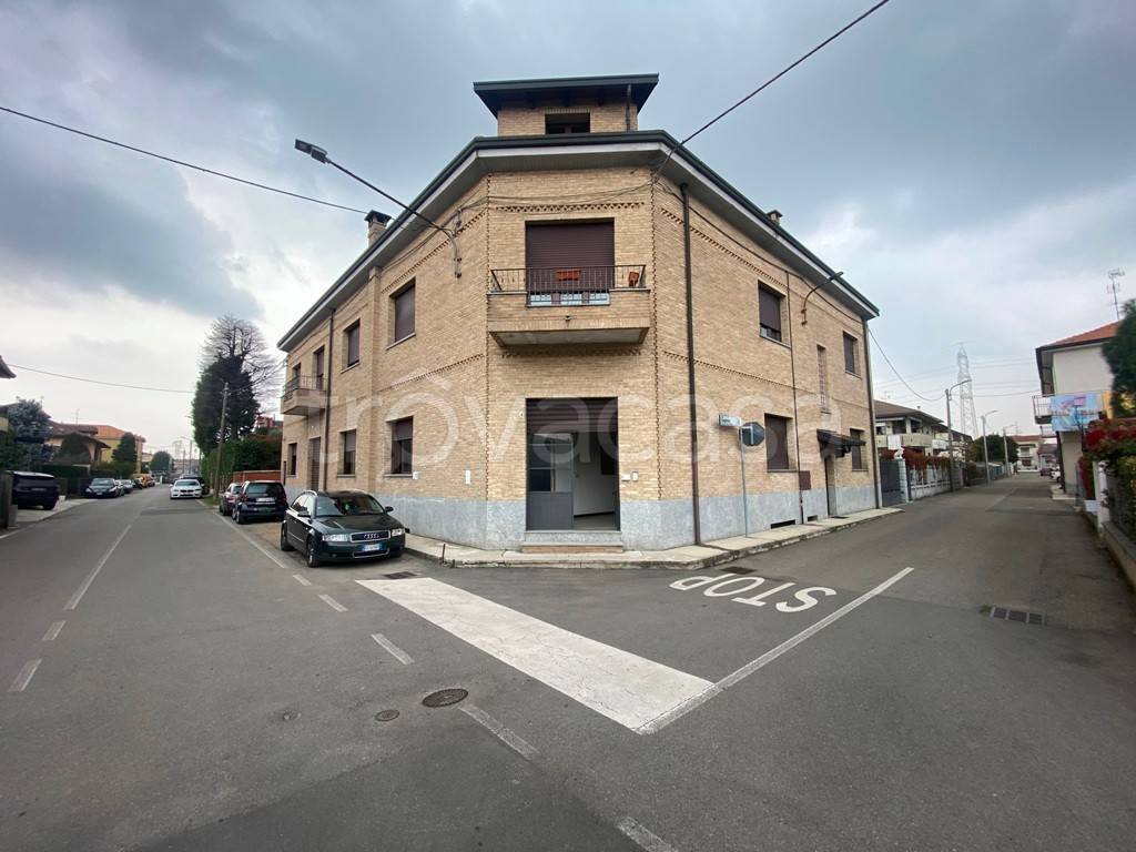 locale commerciale in affitto a Cesano Maderno