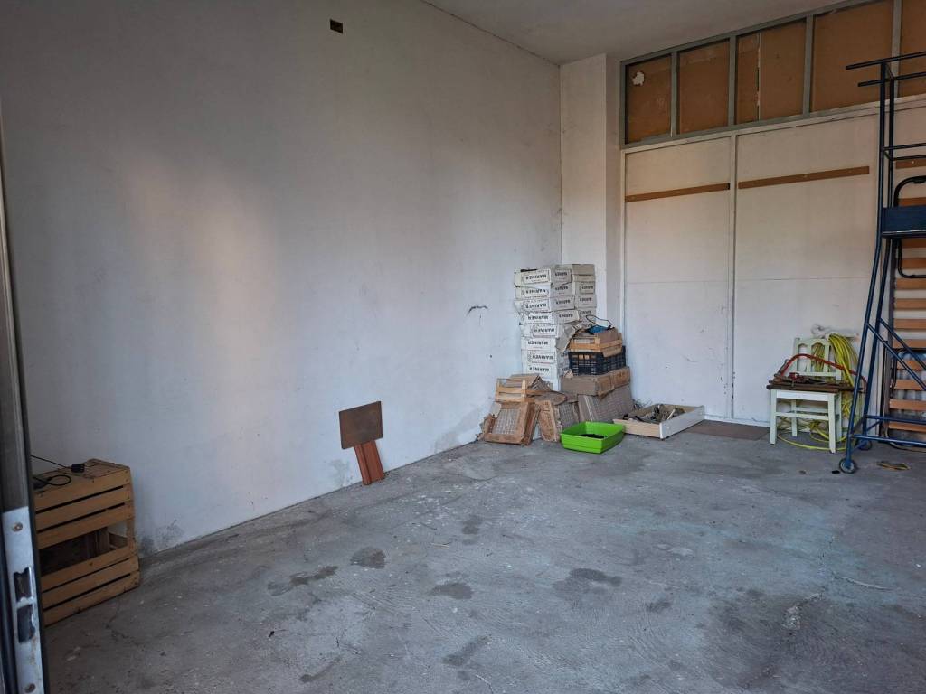 locale commerciale in affitto a Cesano Maderno