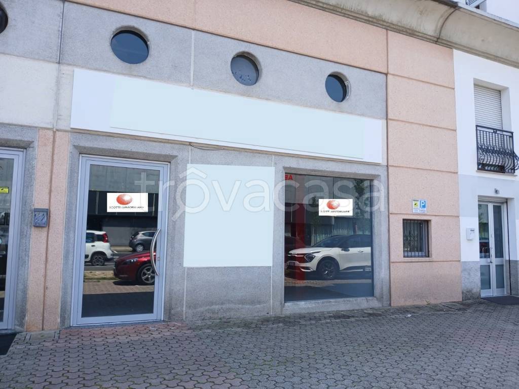 negozio in affitto a Cesano Maderno