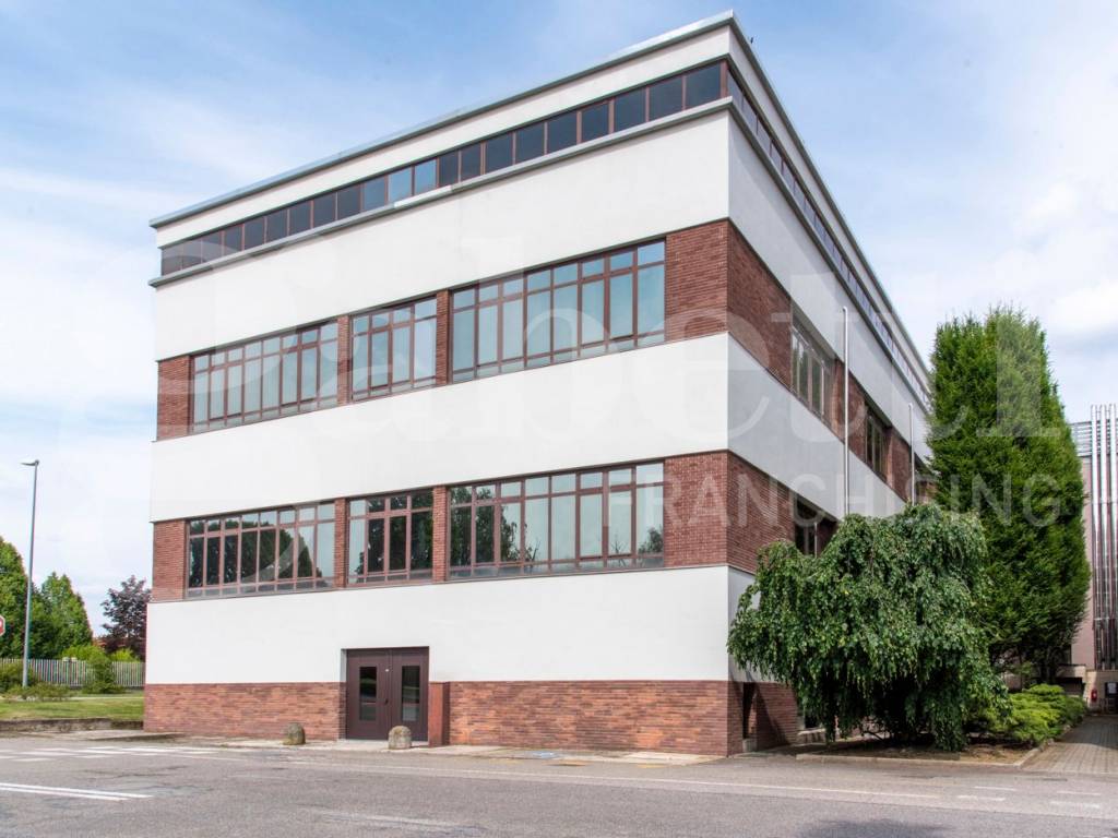 locale commerciale in affitto a Cesano Maderno