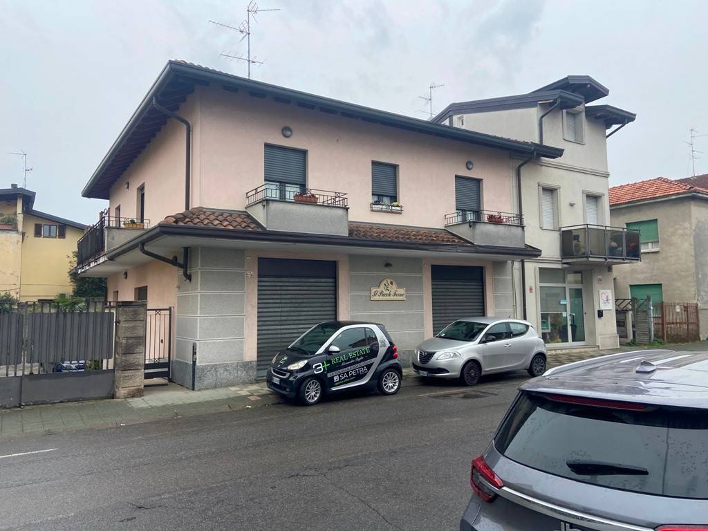 negozio in affitto a Cesano Maderno in zona Cassina Savina