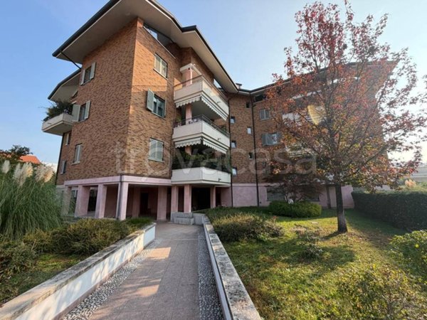 appartamento in affitto a Cesano Maderno in zona Cassina Savina