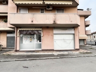 negozio in affitto a Cogliate