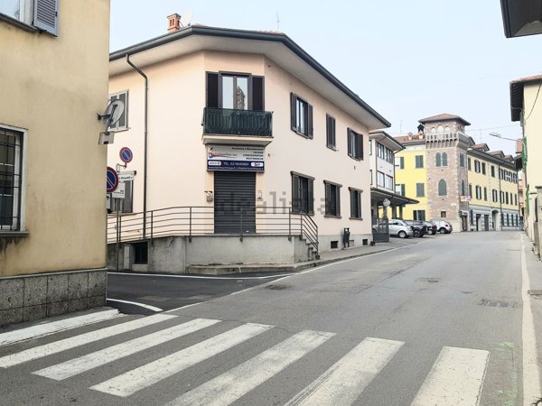 locale commerciale in affitto a Cogliate