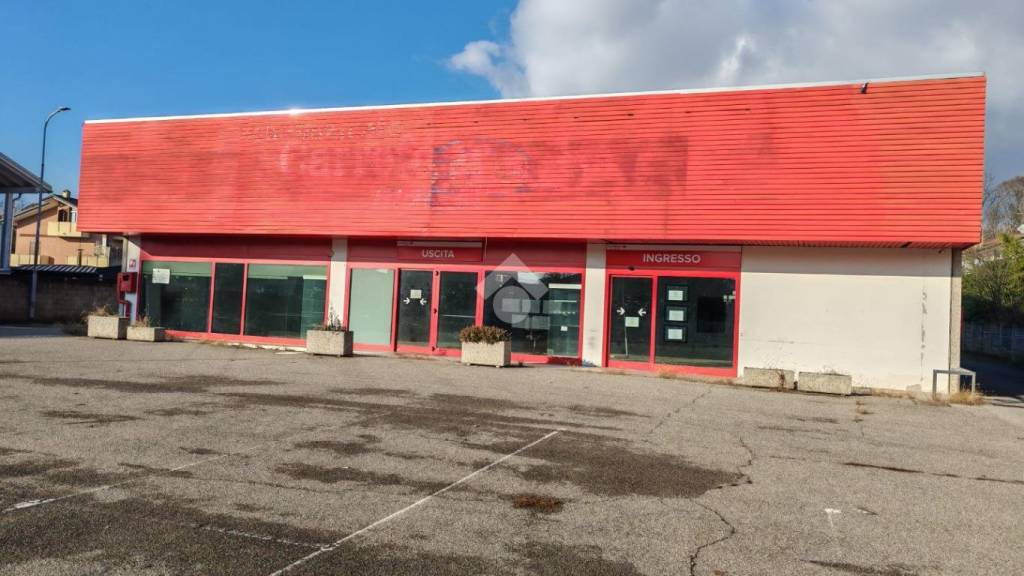 locale commerciale in affitto a Cogliate