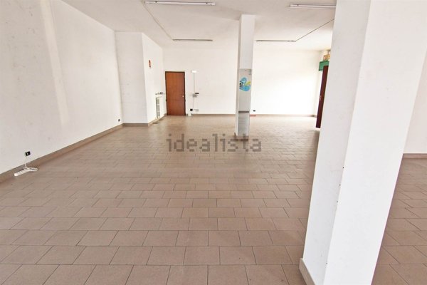 locale commerciale in affitto a Cogliate