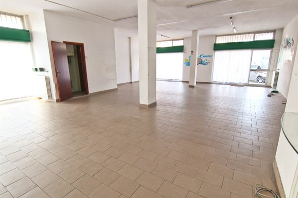 negozio in affitto a Cogliate