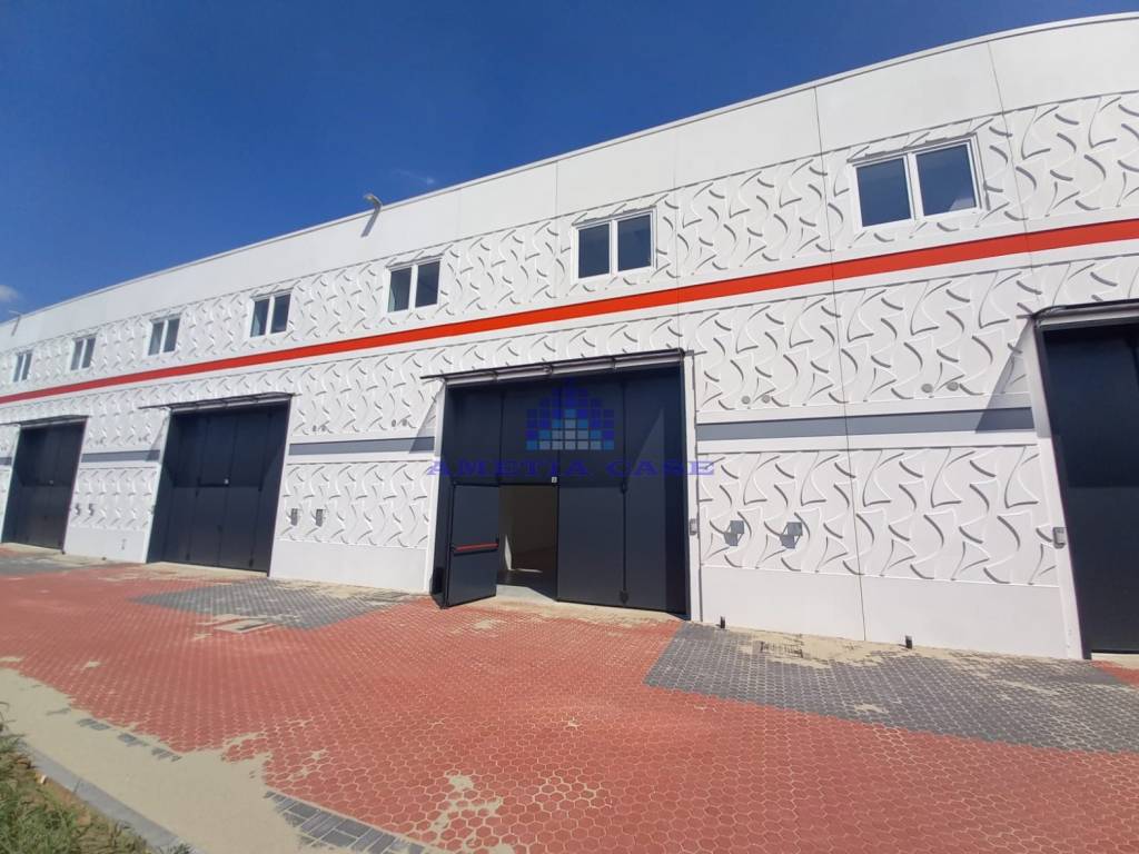 locale commerciale in affitto a Concorezzo