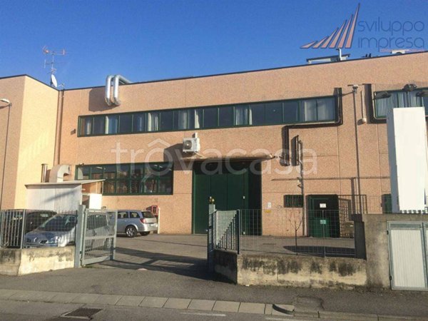 locale commerciale in affitto a Concorezzo