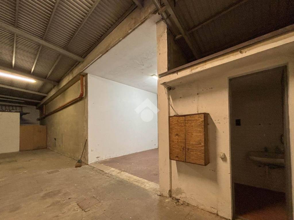 locale commerciale in affitto a Concorezzo