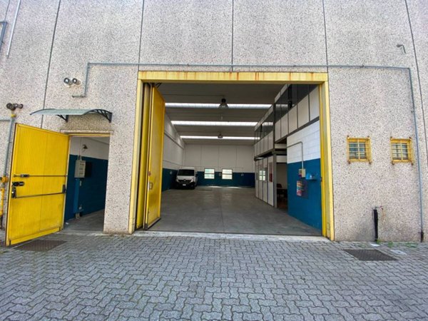 locale commerciale in affitto a Concorezzo