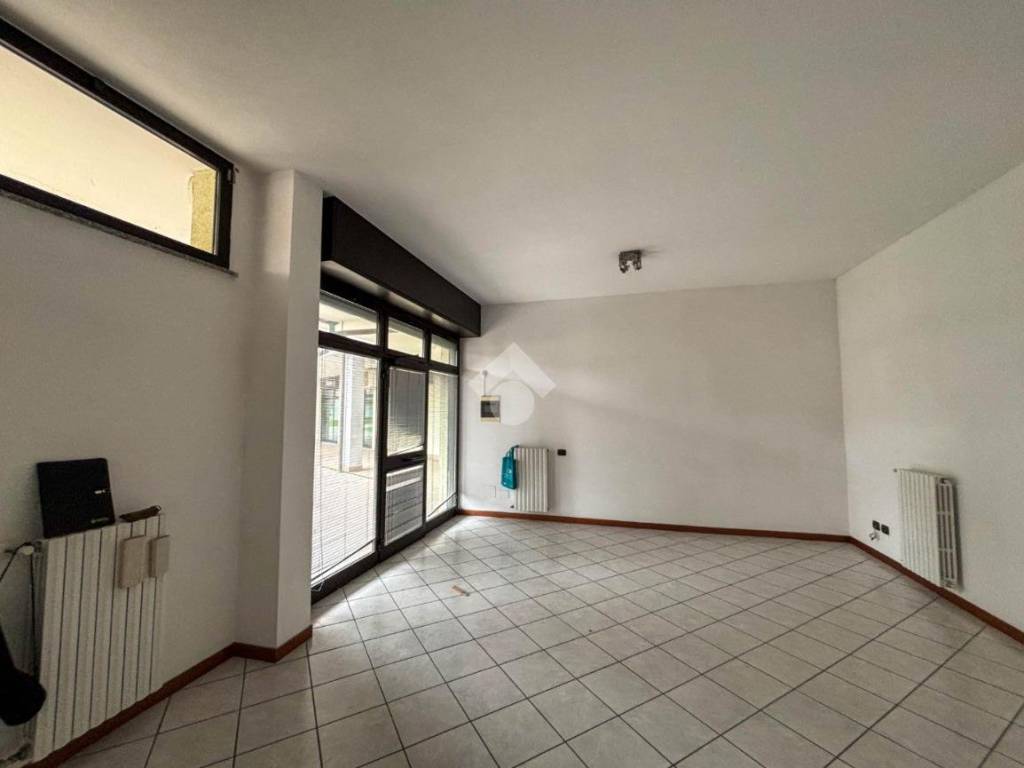 negozio in affitto a Concorezzo in zona Rancate
