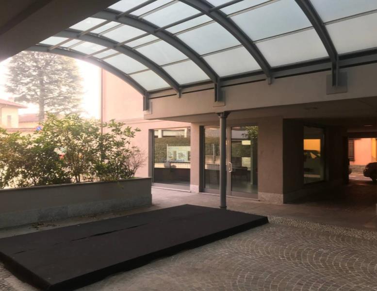 locale commerciale in affitto a Desio