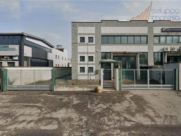 locale commerciale in affitto a Desio