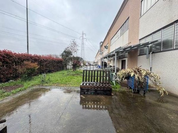 capannone in affitto a Desio