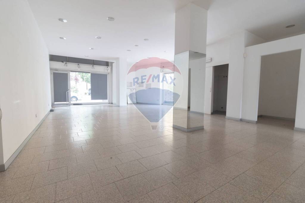 negozio in affitto a Desio