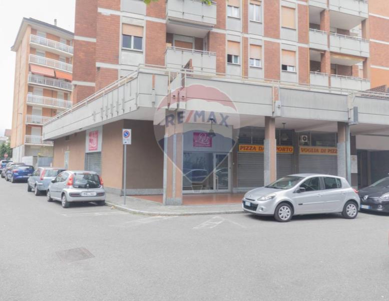 locale commerciale in affitto a Desio