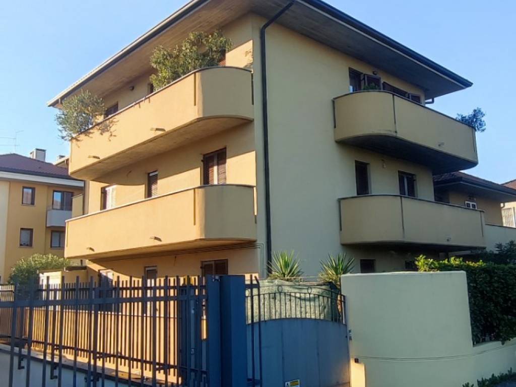 appartamento in affitto a Desio