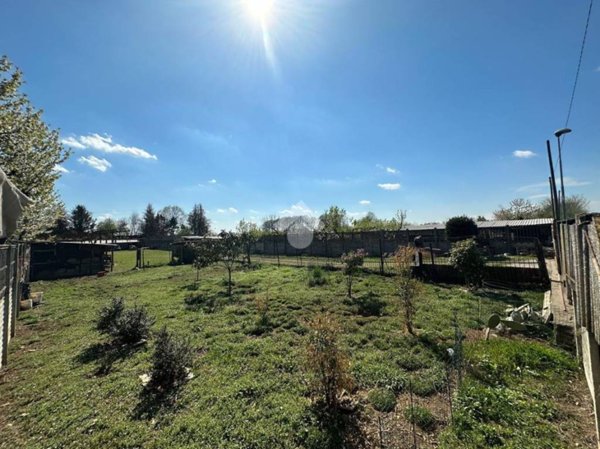 locale commerciale in affitto a Desio