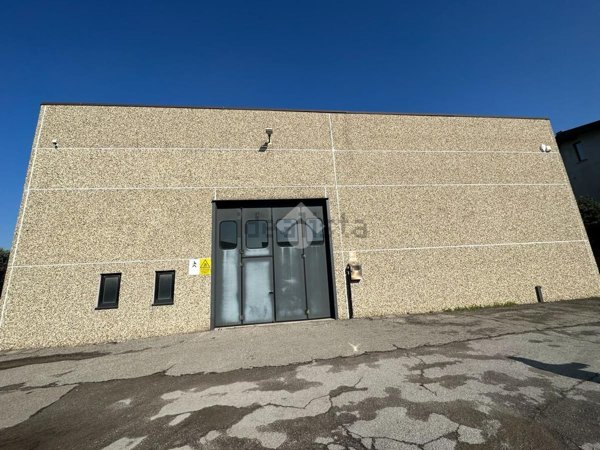 locale commerciale in affitto a Desio