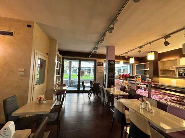 locale commerciale in affitto a Desio