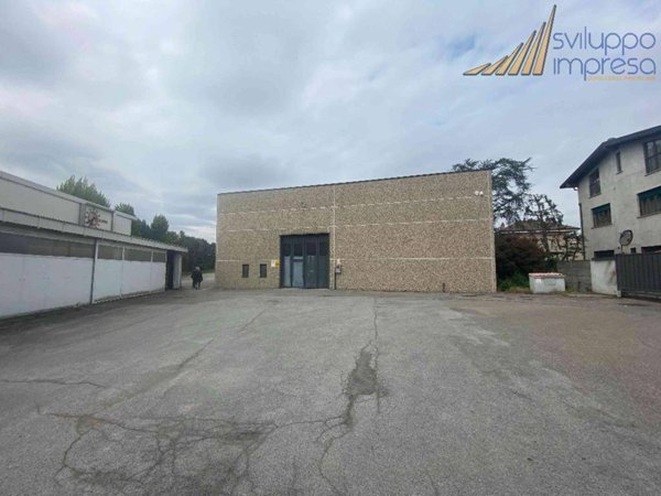 capannone in affitto a Desio