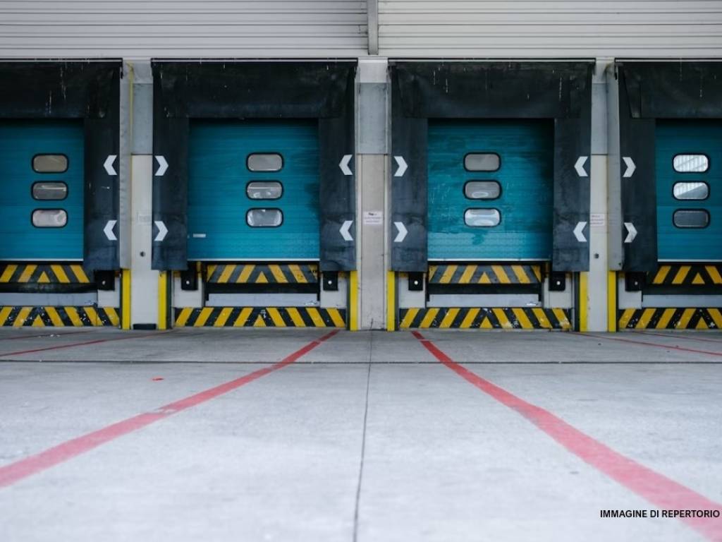 locale commerciale in affitto a Desio