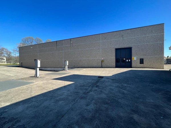 locale commerciale in affitto a Desio