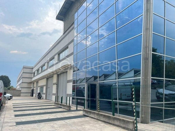 locale commerciale in affitto a Desio