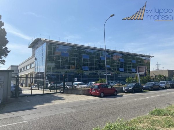 locale commerciale in affitto a Desio