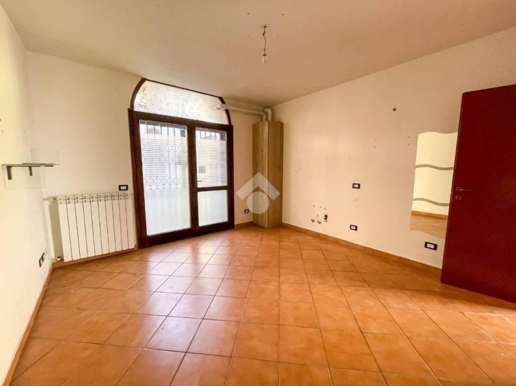 negozio in affitto a Desio