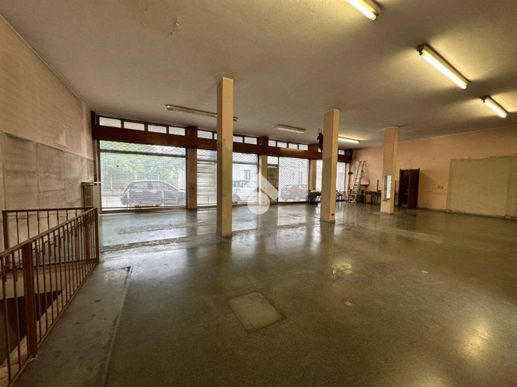 negozio in affitto a Desio