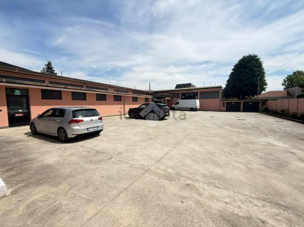 capannone in affitto a Desio