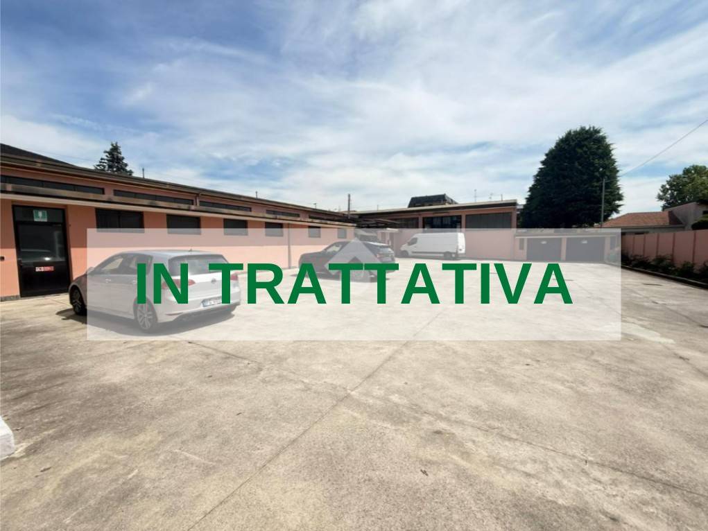 locale commerciale in affitto a Desio