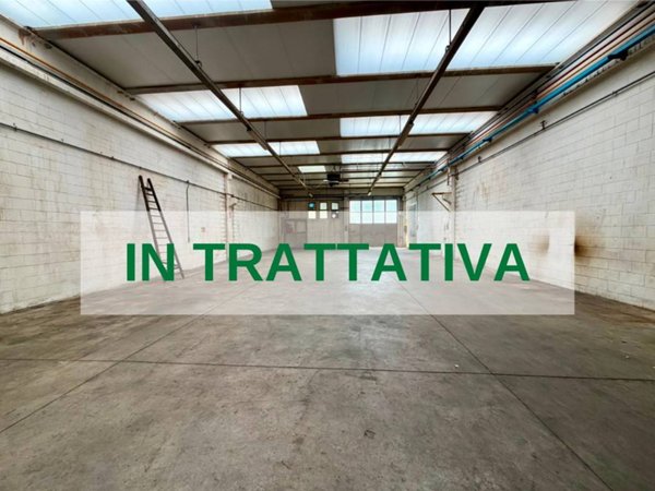 locale commerciale in affitto a Desio