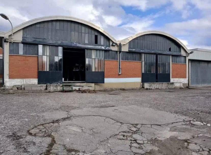 locale commerciale in affitto a Giussano in zona Paina