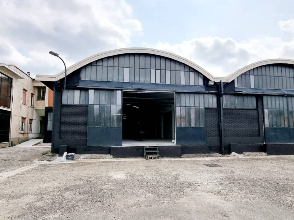 locale commerciale in affitto a Giussano