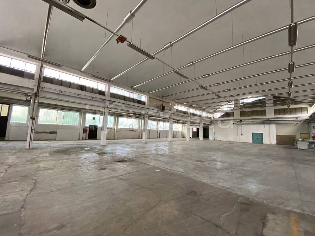 capannone in affitto a Giussano