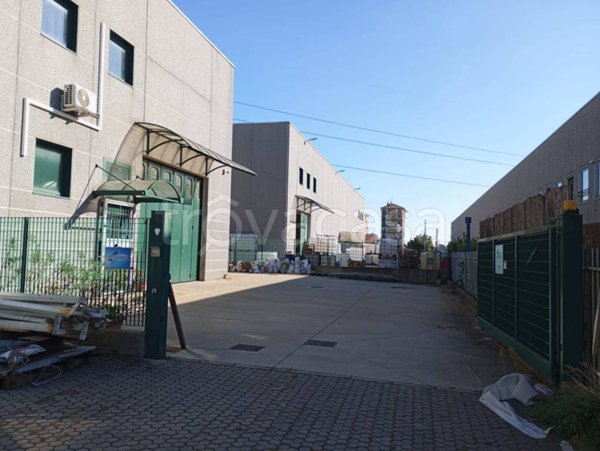 locale commerciale in affitto a Giussano in zona Paina