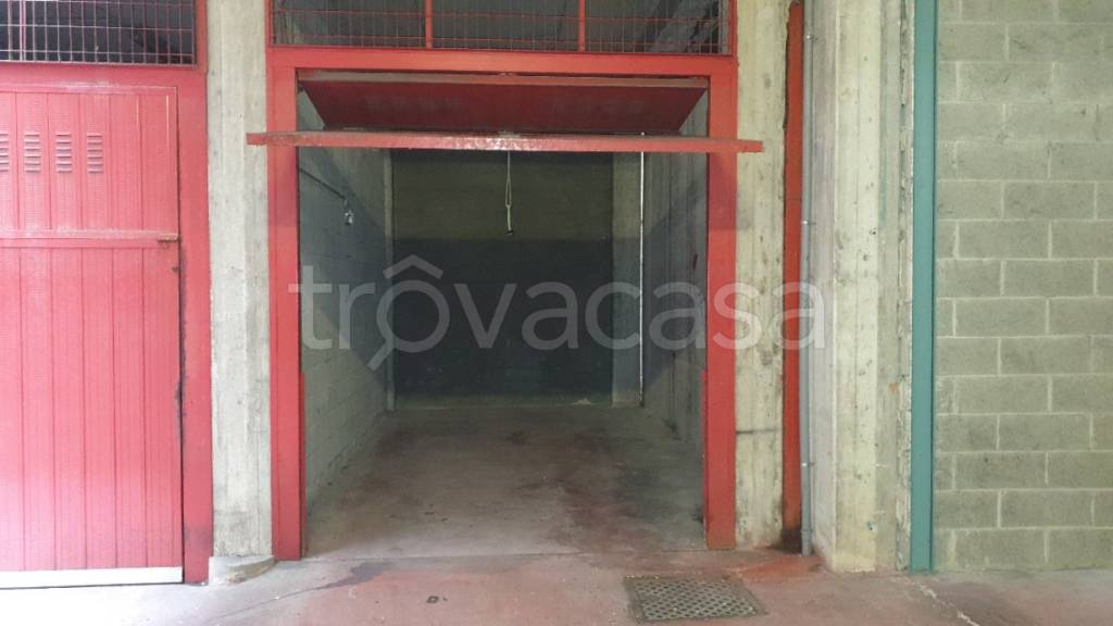 locale di sgombero in affitto a Giussano
