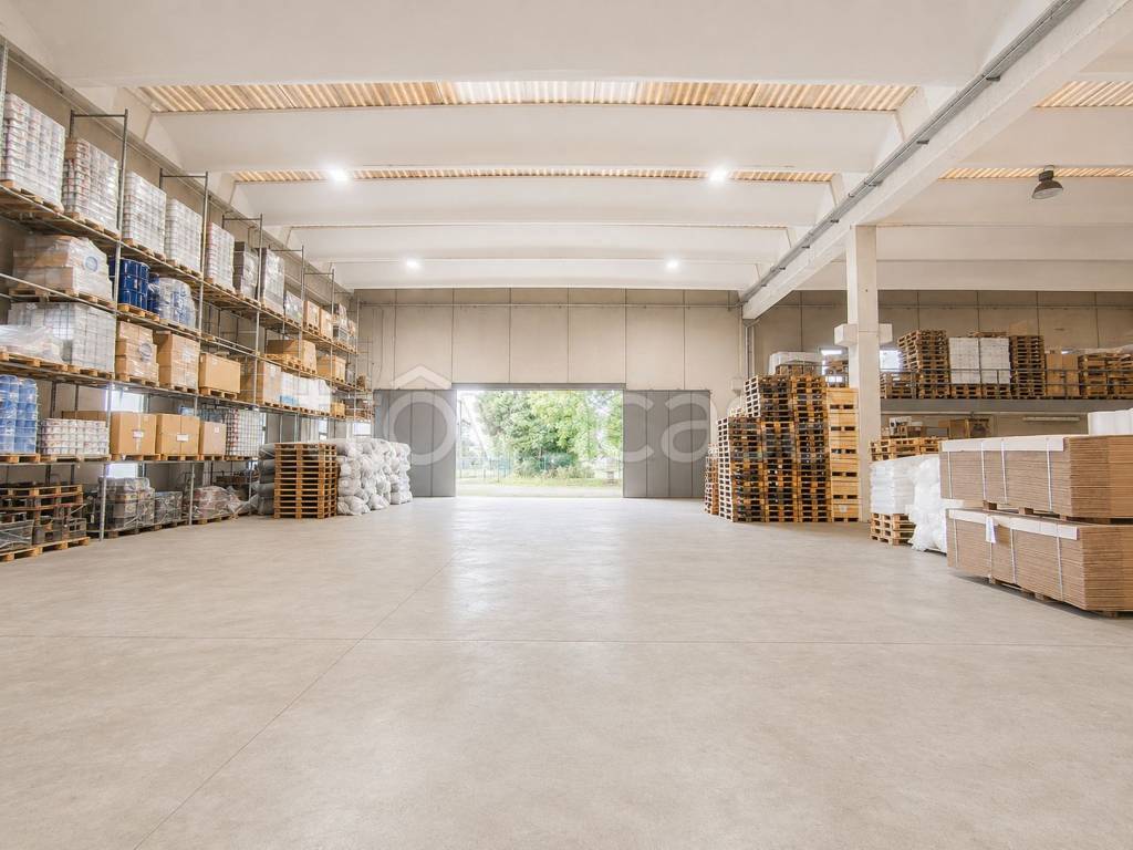 locale commerciale in affitto a Giussano in zona Paina