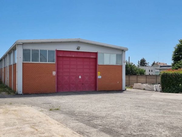 locale commerciale in affitto a Giussano